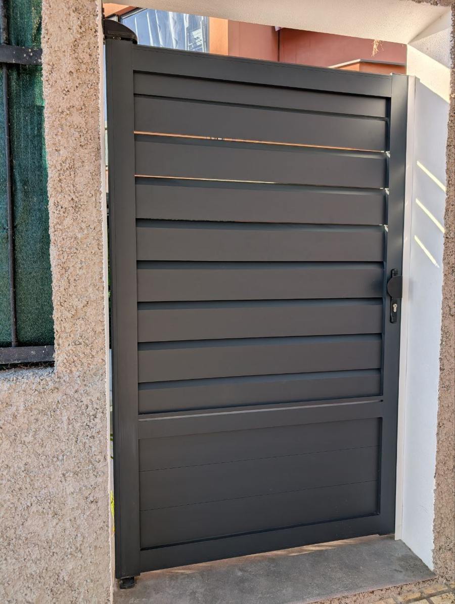 Proyecto — puerta de aluminio